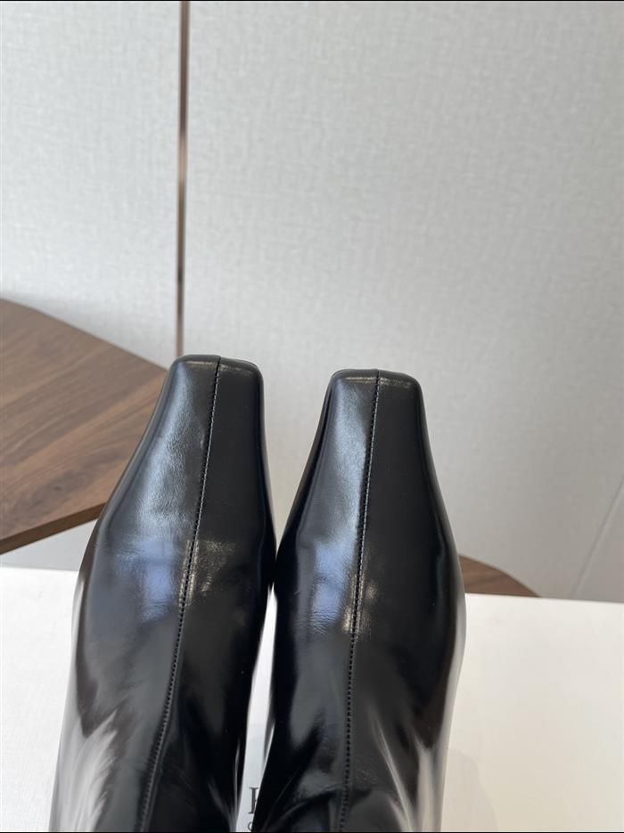 2025112817448450 390